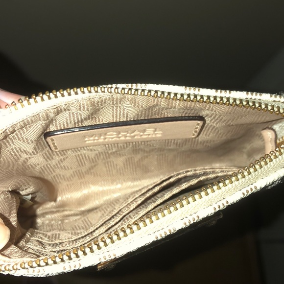 MK Wristlet - Picture 4 of 4